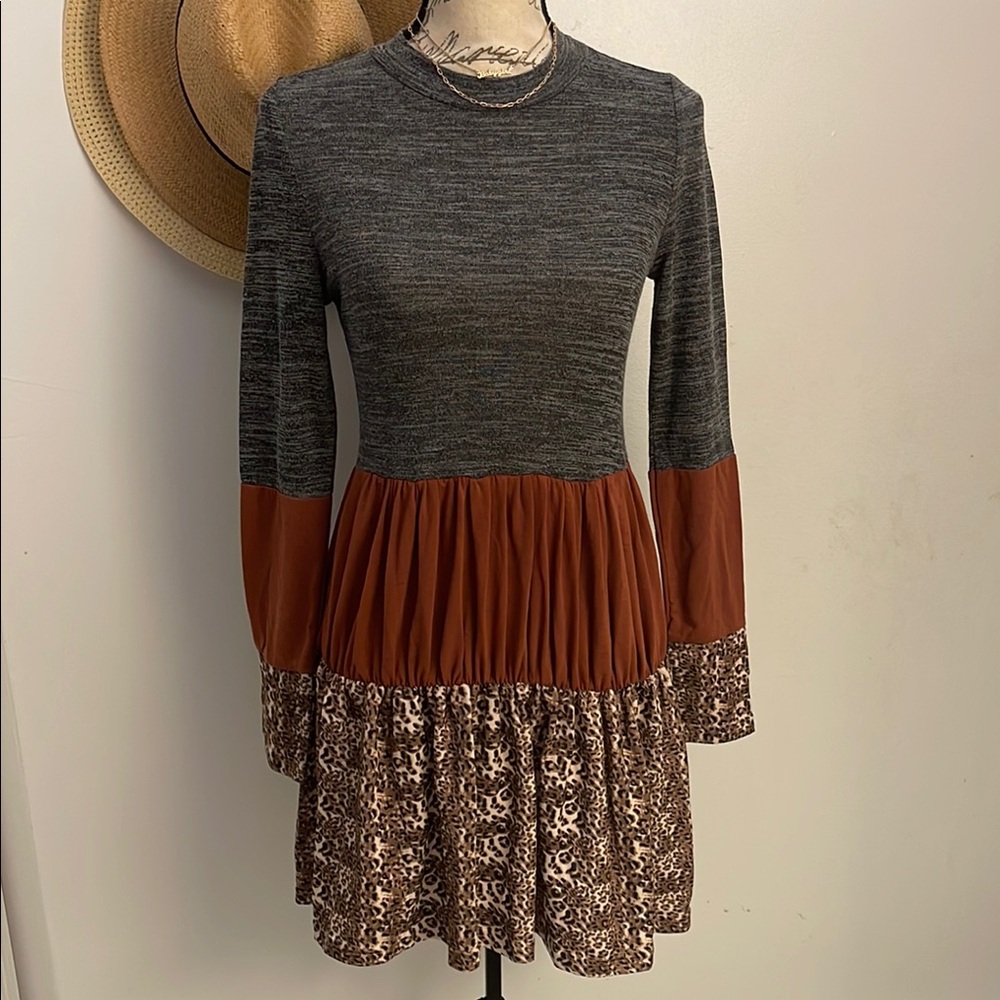 Women’s Boutique Gray and Rust Leopard Print Color Block Mini Dress Size Small